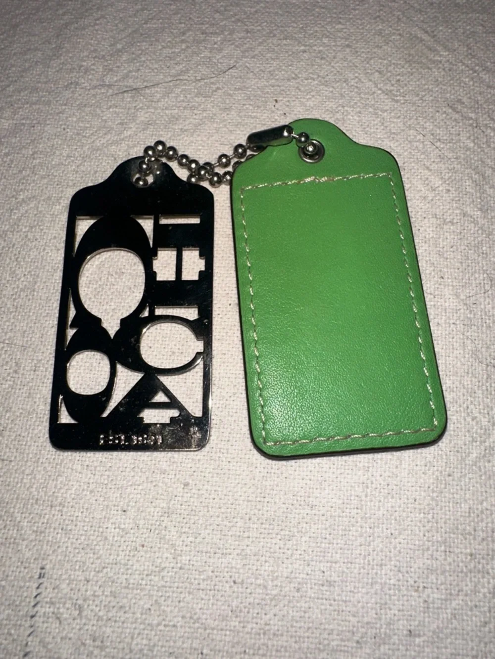 Coach Large 3" Leather Hangtag Pink fuchsia with logo cut out tag - Picture 4 of 5